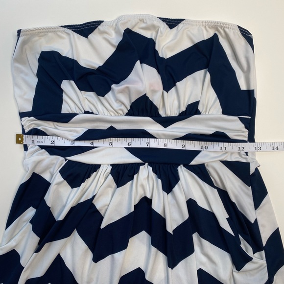 Fashionomics Strapless Maxi Dress with pockets - Picture 4 of 7